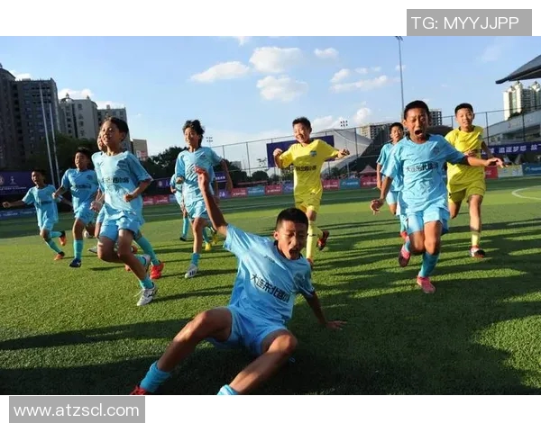 大连足球明星崛起之路:从青训到职业赛场的成长与挑战 大连足球明星崛起之路:从青训到职业赛场的成长与挑战