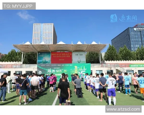 父子俩足球天才齐聚绿茵场 父亲与儿子共同书写传奇故事 父子俩足球天才齐聚绿茵场 父亲与儿子共同书写传奇故事